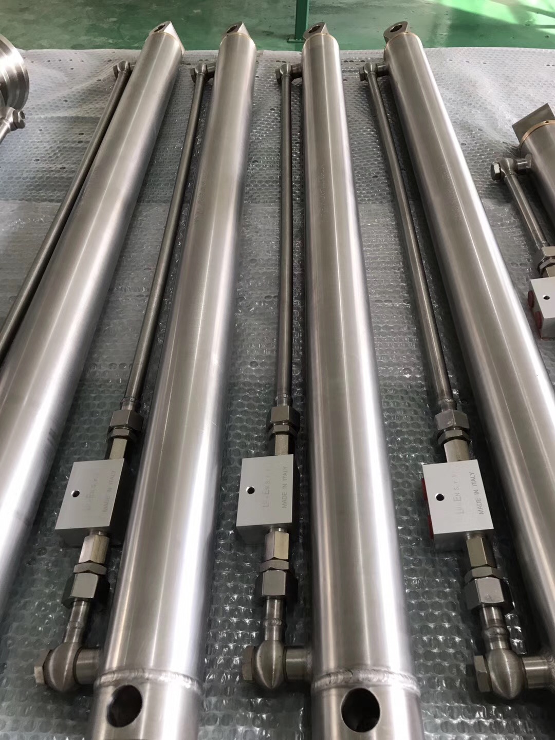 When should you use stainless steel cylinders?