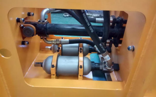 Many people may not know that many failures of the hydraulic system are caused by insufficient inflation or leakage of the accumulator.