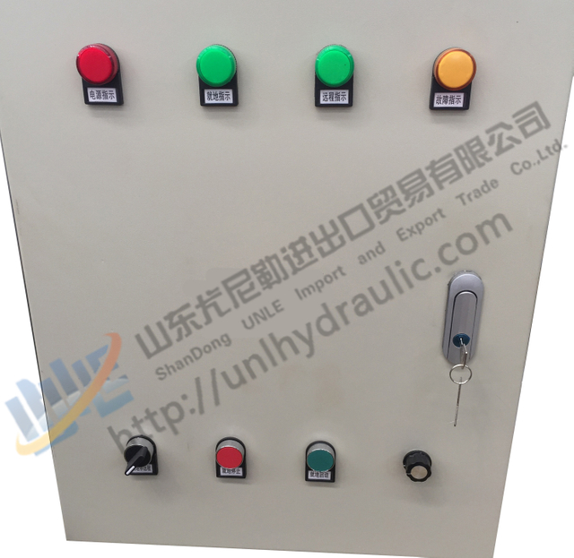 Hydraulic jacking system for tank building