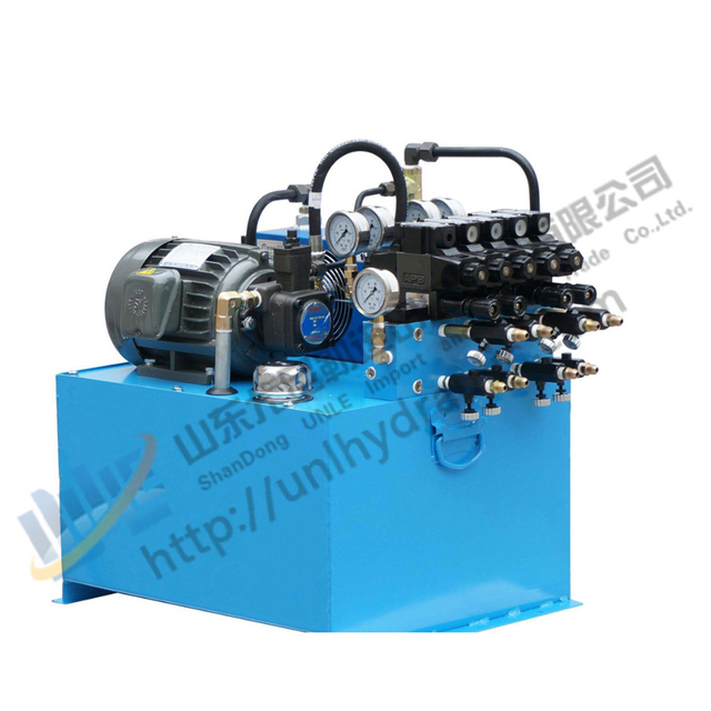 Hydraulic jacking system for tank building